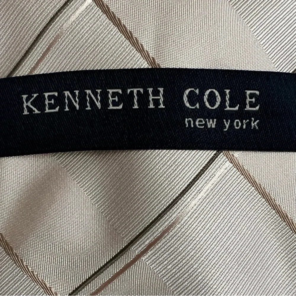 Kenneth‎ Cole 100% Silk Handmade Men’s Designer Tie Beige Striped Necktie